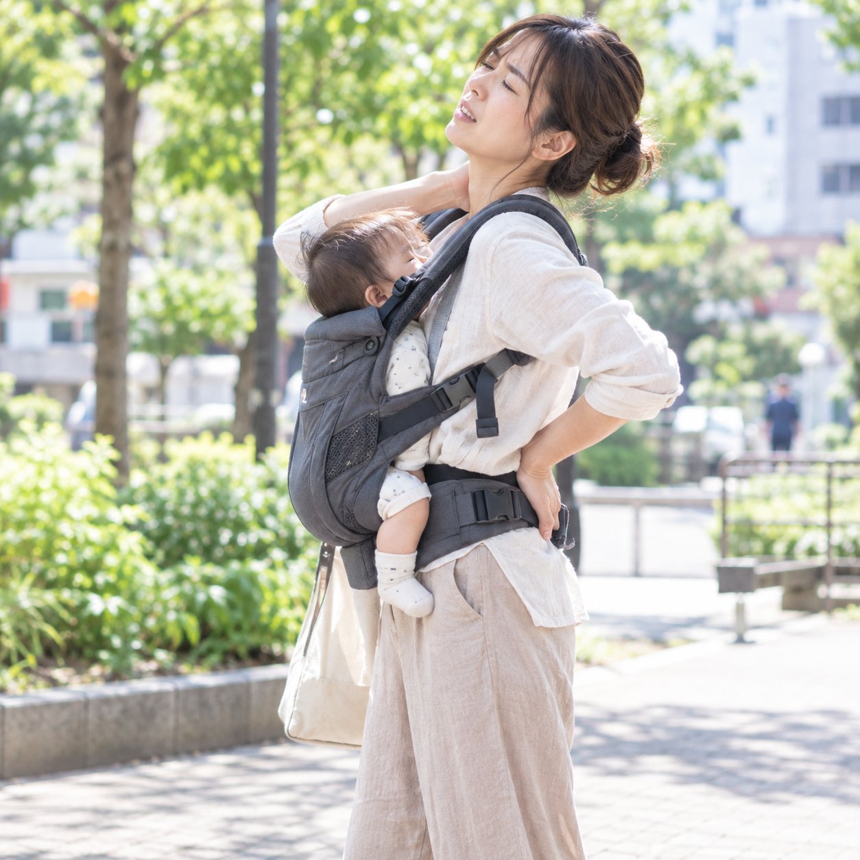 抱っこ紐の正しい付け方と産後ママの腰痛チェック｜ひなた整骨院