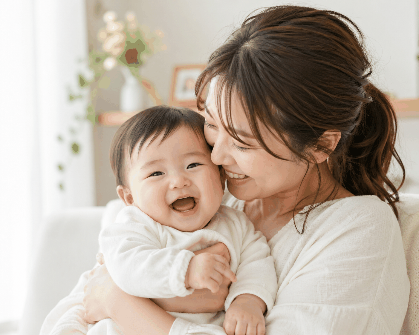 赤ちゃんを抱くママ
